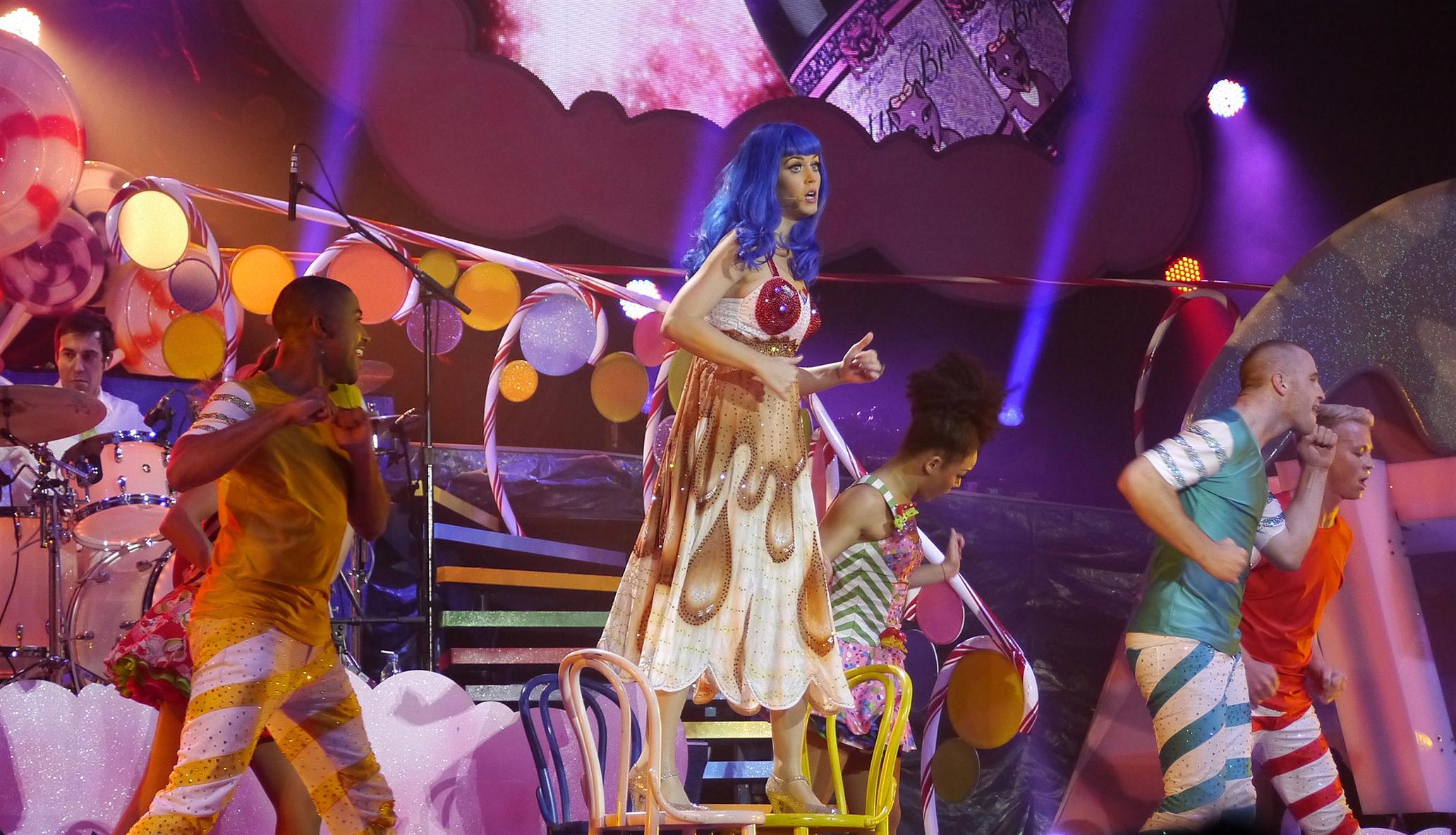 Katy Perry performing at the O2 arena - Photos | Picture 102880
